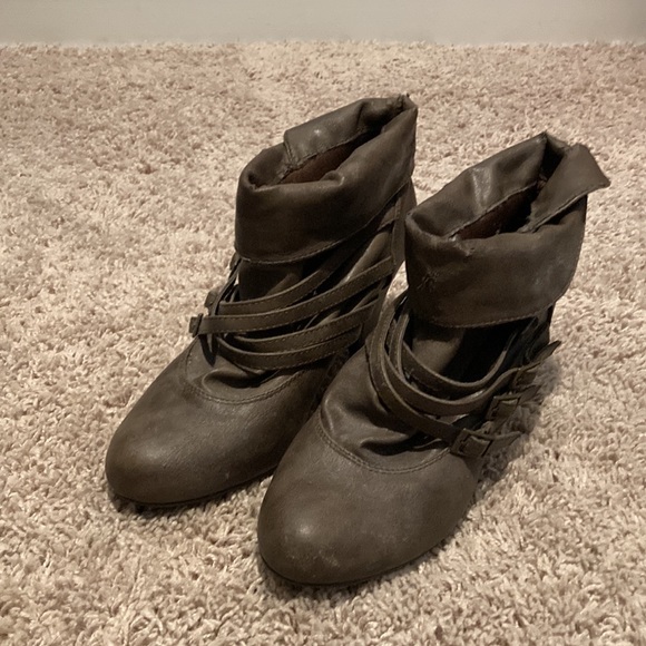 Booties - Picture 5 of 5